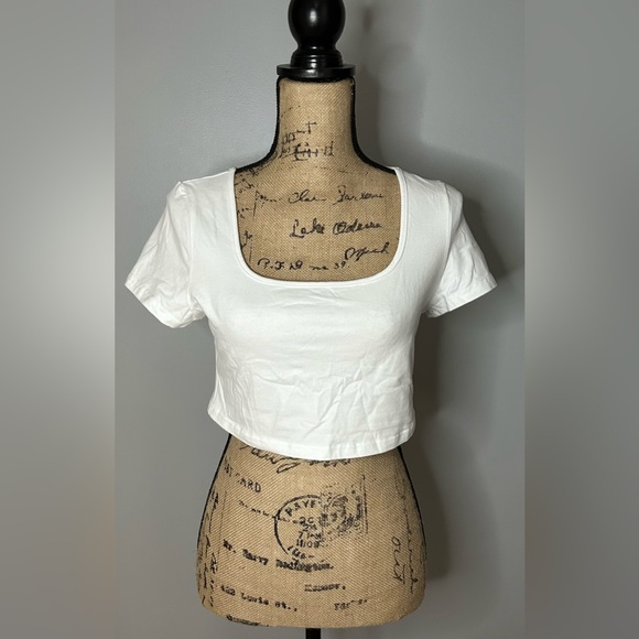 White scoopneck crop top - Picture 1 of 2